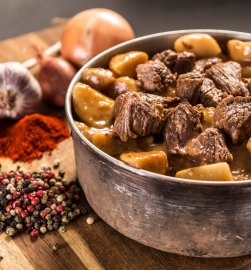 Gulasch di manzo con patate Adventure Menu