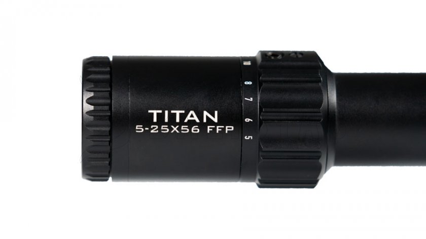 Elemento Titan 5-25x56 FFP EHR-2D MOA