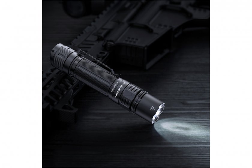 Torcia tattica Fenix PD36R PRO