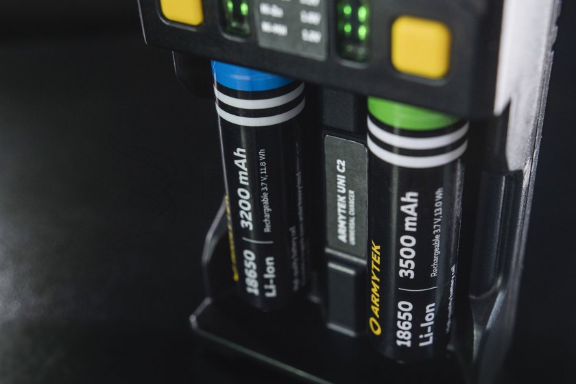 Caricatore Armytek UNI C2 con spina tipo C
