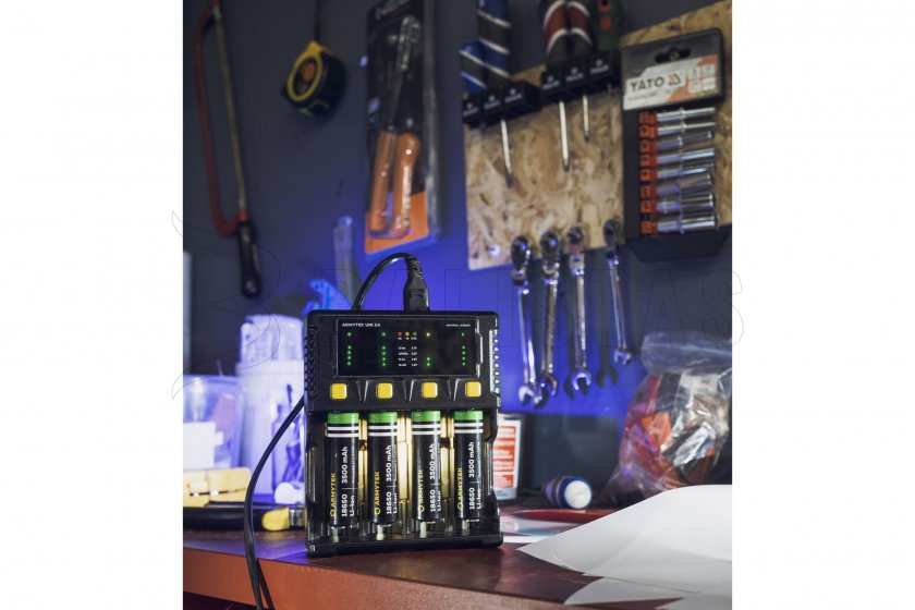 Caricabatterie Armytek UNI C4 plug type C