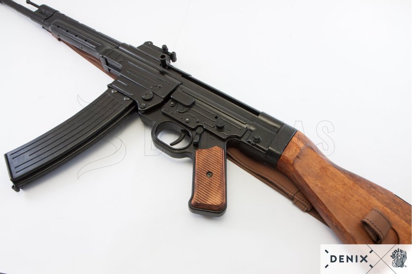 Replica Sturmgewehr 44 con cinghia, Germania 1943 9