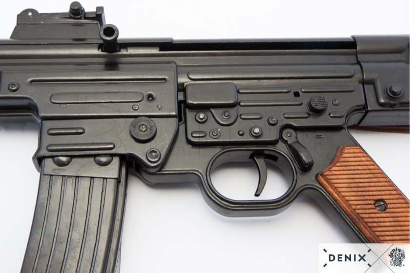 Replica Sturmgewehr 44 con cinghia, Germania 1943 11