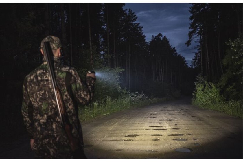 Torcia Armytek Viking PRO kit a luce calda 8